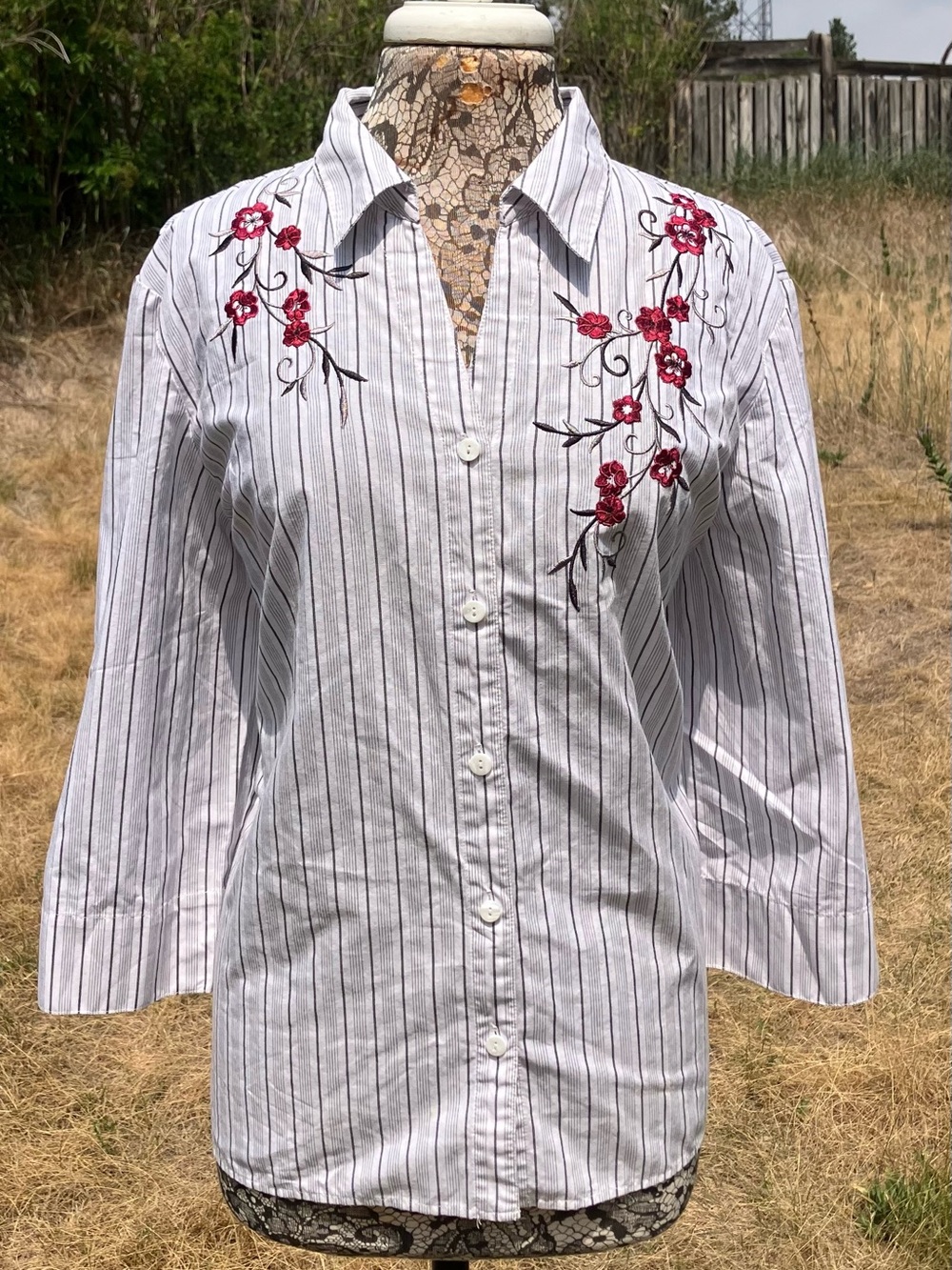 Alfred Dunner Black and Cream Floral-Print Blouse